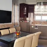 Park Apartment *